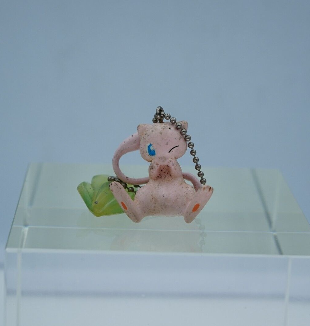 has dust*laughing Mew Bandai gachapon Keychain Figure CGTSJ