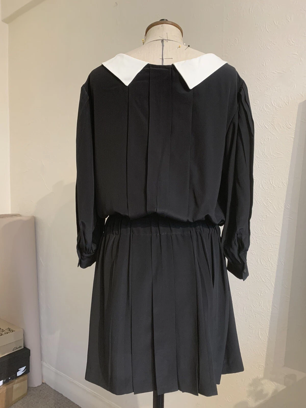 Mini abito plissettato in raso nero Miu Miu