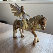 Schleich Bayala 70402 Sera mit Pferd Elfe Fantasy Figur