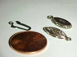 18 VINTAGE "AVON" SILVER FILIGREE NAVETTE 20x6x3mm. CLASPS L195
