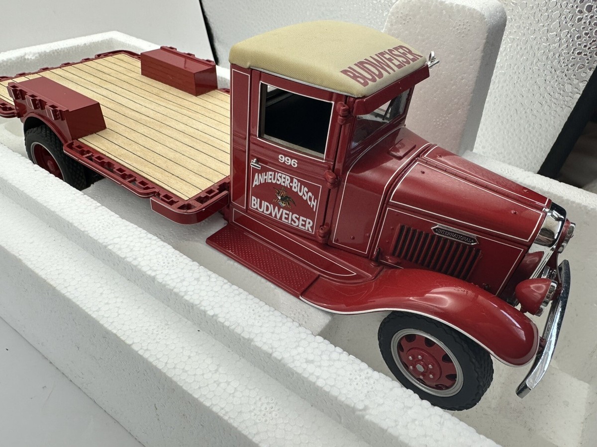Danbury Mint 1933 Budweiser Delivery Truck, 1:24 Scale, Complete