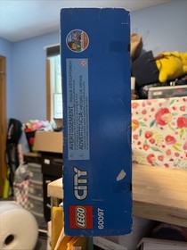 LEGO City 60097 City Square  New Sealed, Damaged box, 1683 Pieces,
