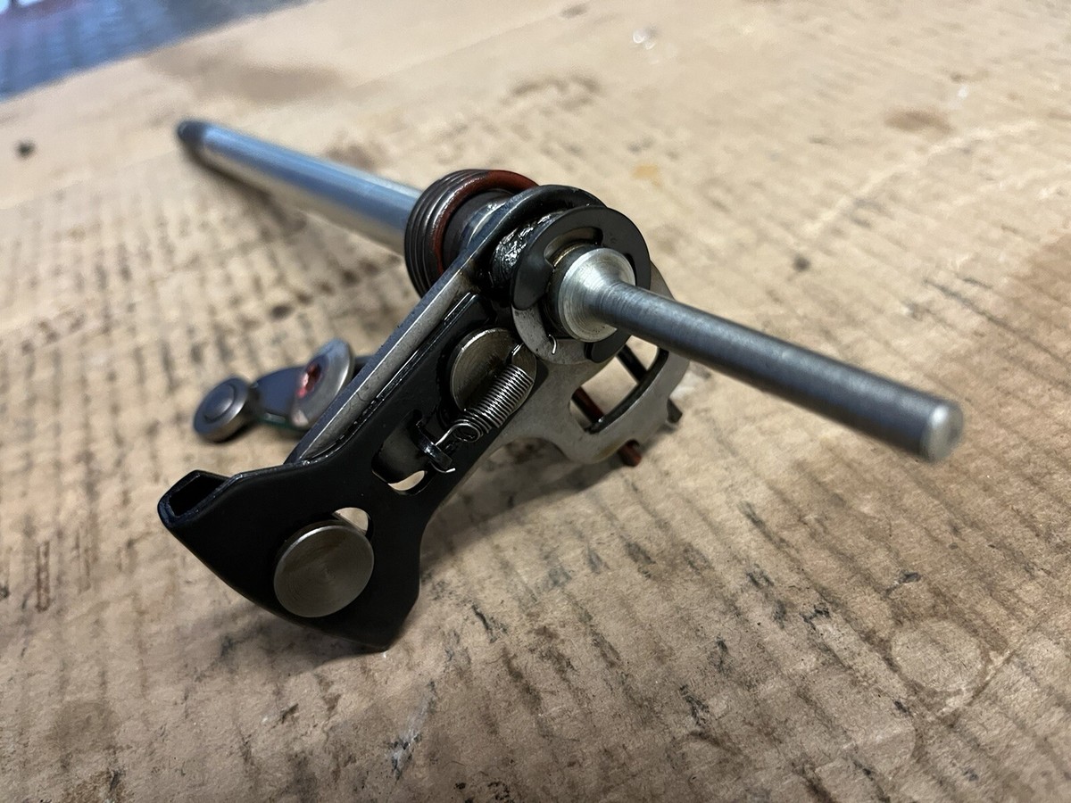 Kawasaki Zx9r gear lever selector shaft from a 2000 model, e1