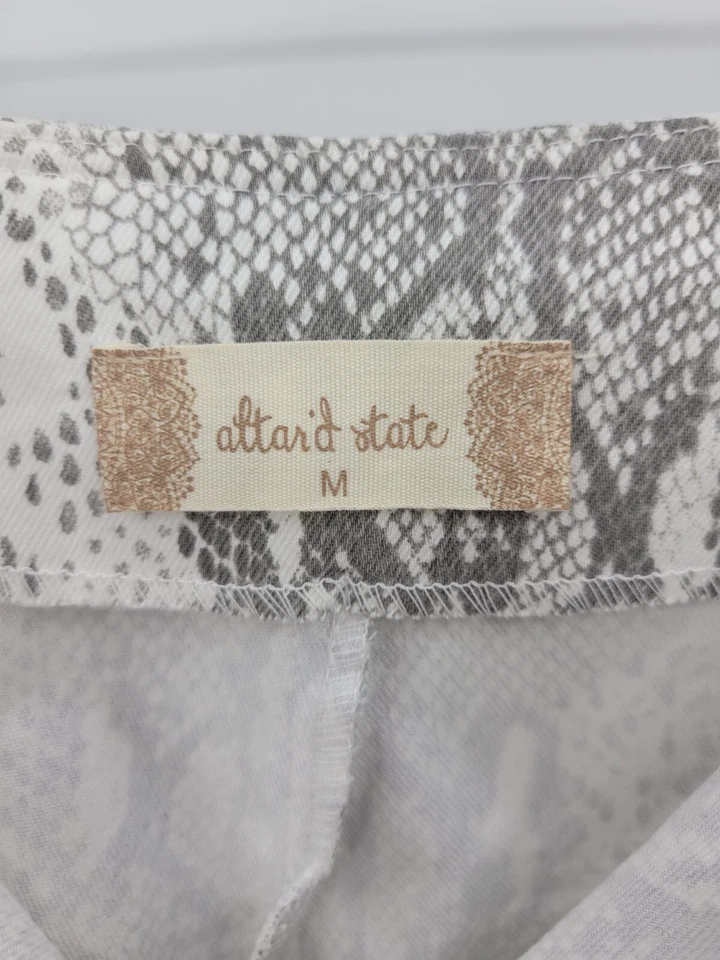 Pantalones Cortos Altard State Para Mujer Medianos Estampado de Serpiente Frente Plano Boho Fluido Festival Foto 4 de 4