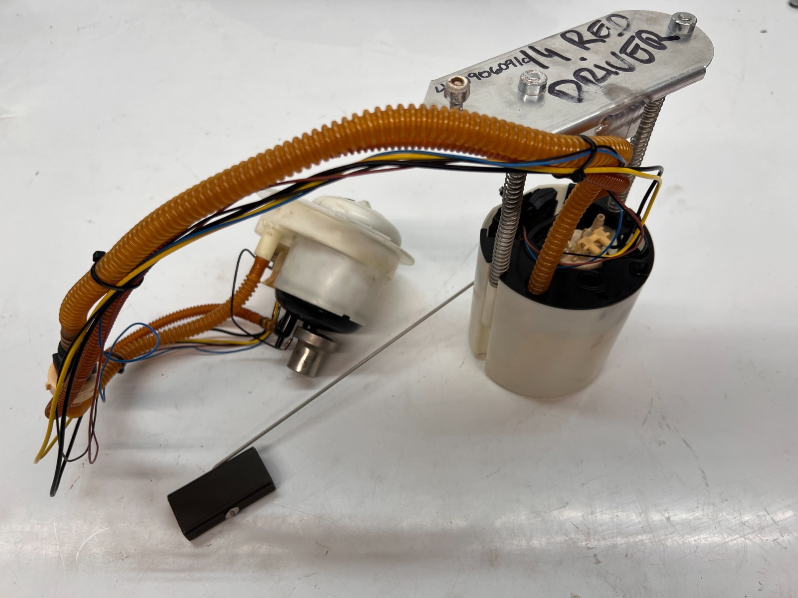 LAMBORGHINI AVENTADOR DRIVER LEFT LH GAS FUEL TANK PUMP SENDER OEM 470906091C