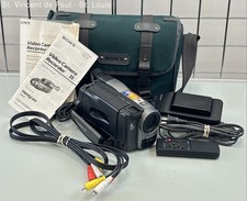 Sony Handycam CCD-TRV52 8mm Video Camcorder W/ Accessories