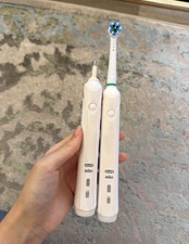 Oral-B White Electric Toothbrush Handles 2 4 Soft Heads Clear Case 2 Chargers