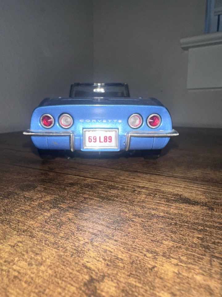 Винтажный синий кабриолет Revell 1969 Chevy Corvette Stingray 427 1\18 - Изображение 4 из 4