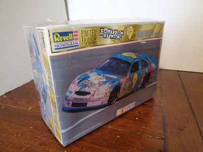 Revell/Monogram 85-4133 1:24 NASCAR CARTOON NETWORK #9 BIRTHDAY TAURUS Sealed