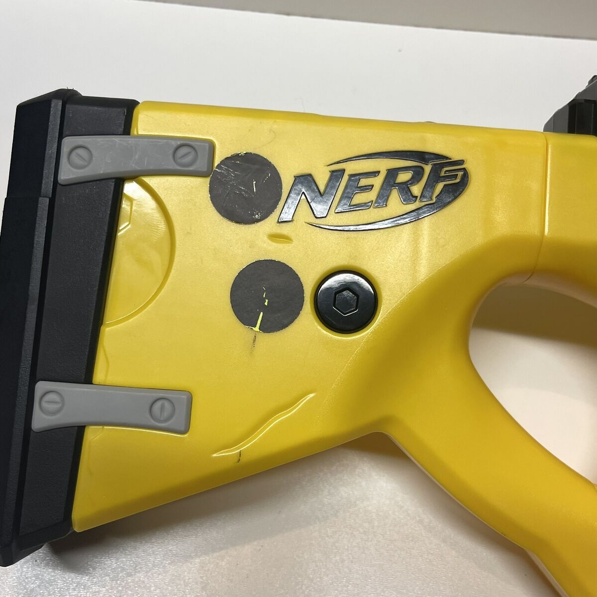 Nerf Fortnite BASR-R Blaster - 6 Official Nerf Darts 