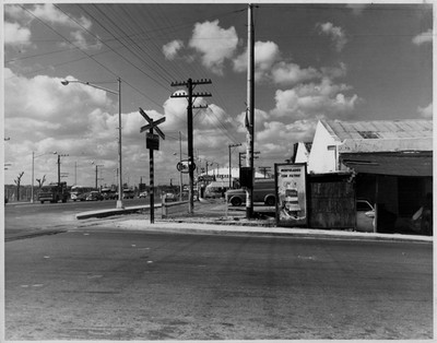 CUBA CUBAN HAVANA ESSO GAS STATION SIGN STREET SCENE BUSES 1940s ORIG PHOTO MA43