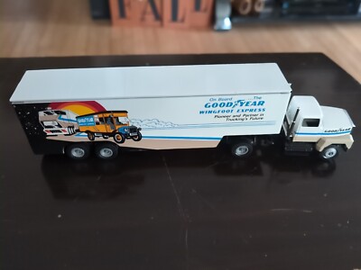 Winross 1/64 - Goodyear Wingfoot Express Truck