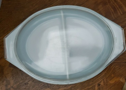 PYREX CORNING SNOWFLAKE DIVIDED CASSEROLE WHITE ON TURQUOISE w/ LID - Picture 2 of 8