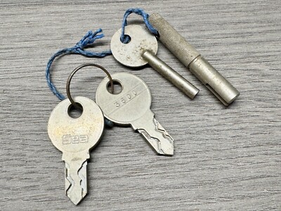 VINTAGE SCHLÜSSELSATZ EIN SEE SCHLÜSSEL - 3600 KUTSCHENUHR UND EIN UNBEKANNTER UNGERADER SCHLÜSSEL