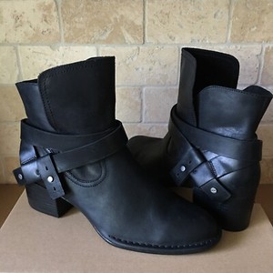 ugg elysian tie ankle boot
