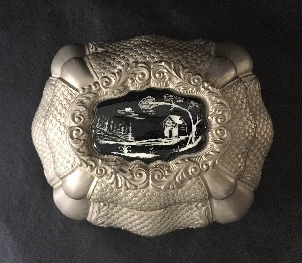 Vintage Chinês Metal 6-3/4” Caixa Dobradiça Preto e Branco Porcelana Inrustada Tampo de Azulejo - Imagem 3 de 4