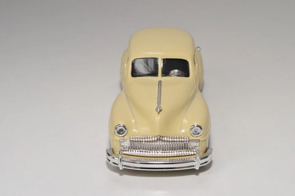 A42 1:43 VITESSE DESOTO CREAM QUASI COME NUOVO - Immagine 3 di 4