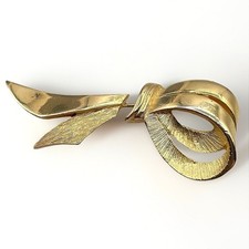 Vintage Gold Tone Figural Dancer Brooch Lapel Pin Modernist Geometric Art Deco