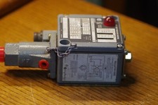 Allen Bradley 836T-T300JX23X15X7 Pressure Switch    New & Unused condition!