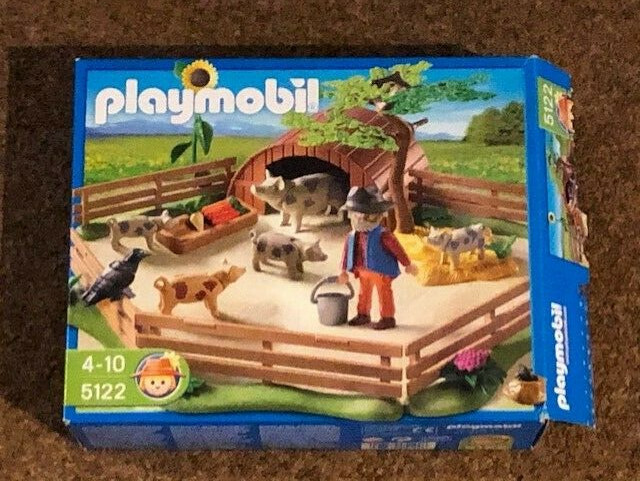 playmobil pig pen