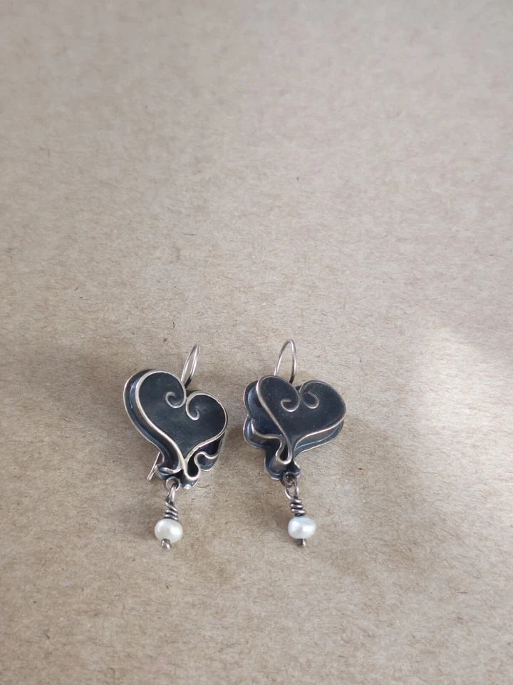 Pendientes en forma de hogar raros negros con una perla sintética colgante de colección San Valentín Foto 4 de 4