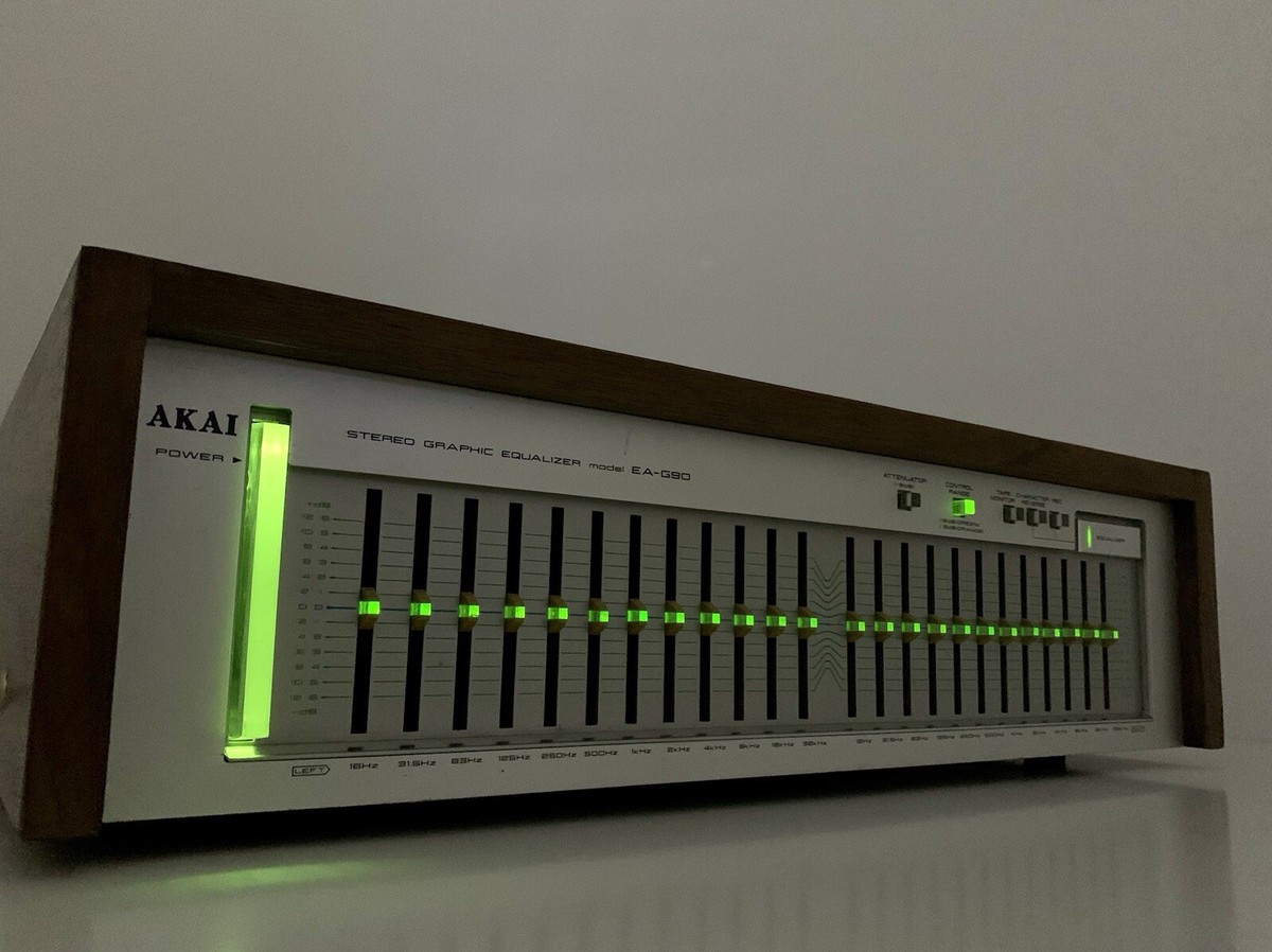 AKAI EA G90 Stereo Graphic Equalizer Rare Wood LED 2 Color