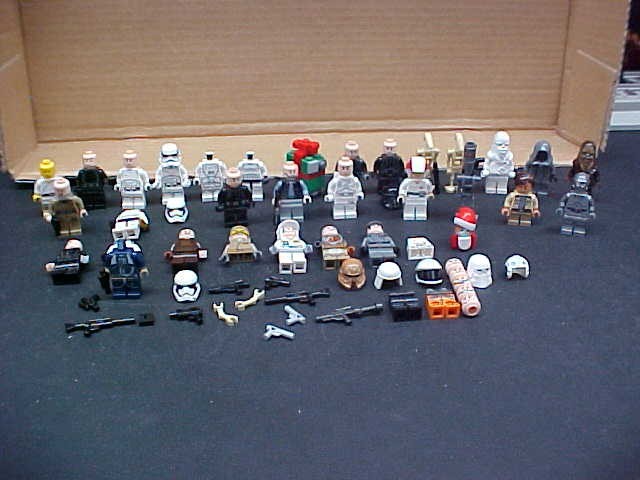 LEGO STAR WARS LARGE FIGURE AND PARTS GROUP AUCTION