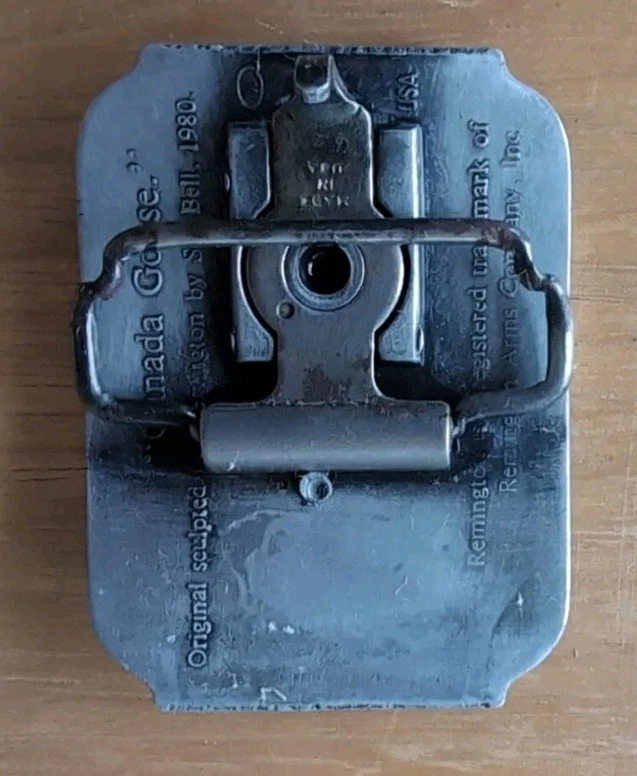 Fivela de cinto Remington "First In The Field" Canadá ganso estanho - Imagem 3 de 4