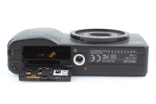Slightly Ricoh RICOH GR Digital 8.1MP Digital Camera Compact Camera with Case, - Picture 10 of 10