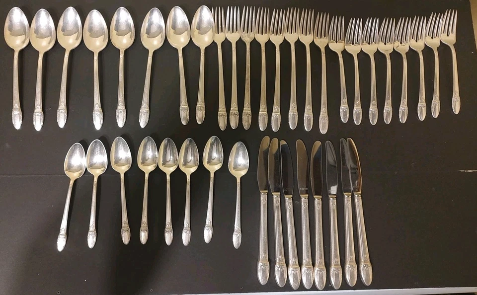 First Love 1847 Rogers Plateado Vintage 8 Personas 40 Piezas Hermoso Completo Foto 2 de 4