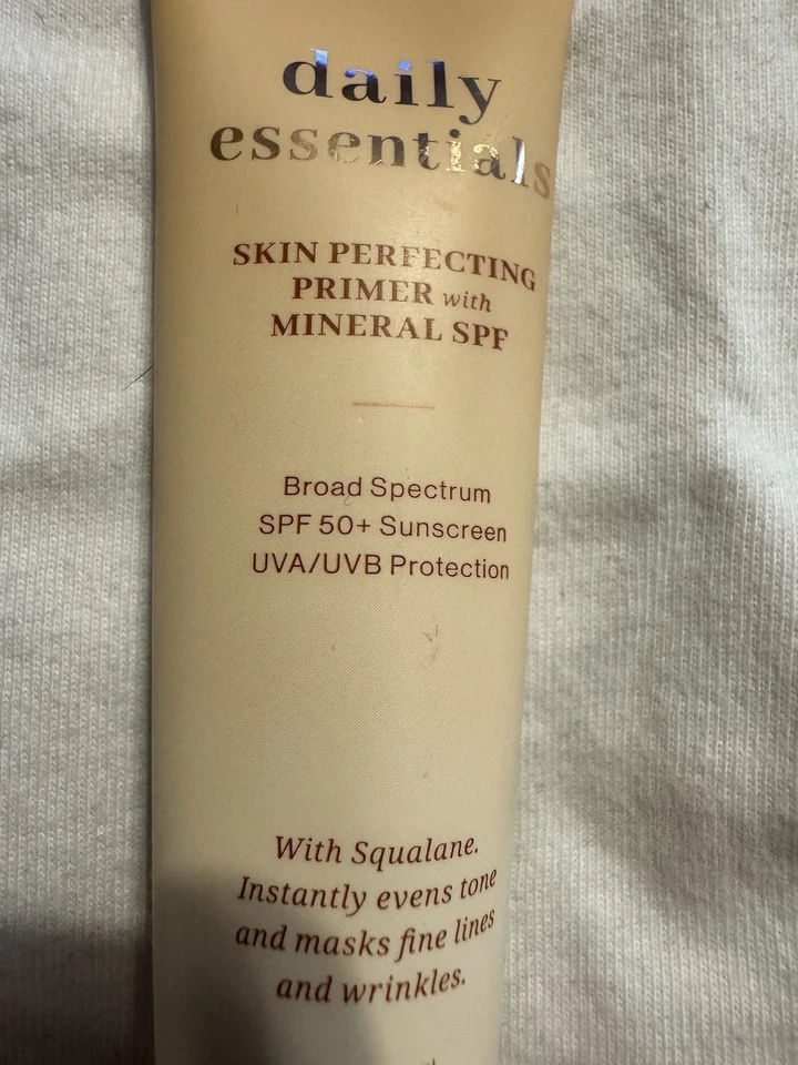 Primer perfeccionador de la piel Bath And Body Works Daily Essentials con FPS Foto 3 de 4