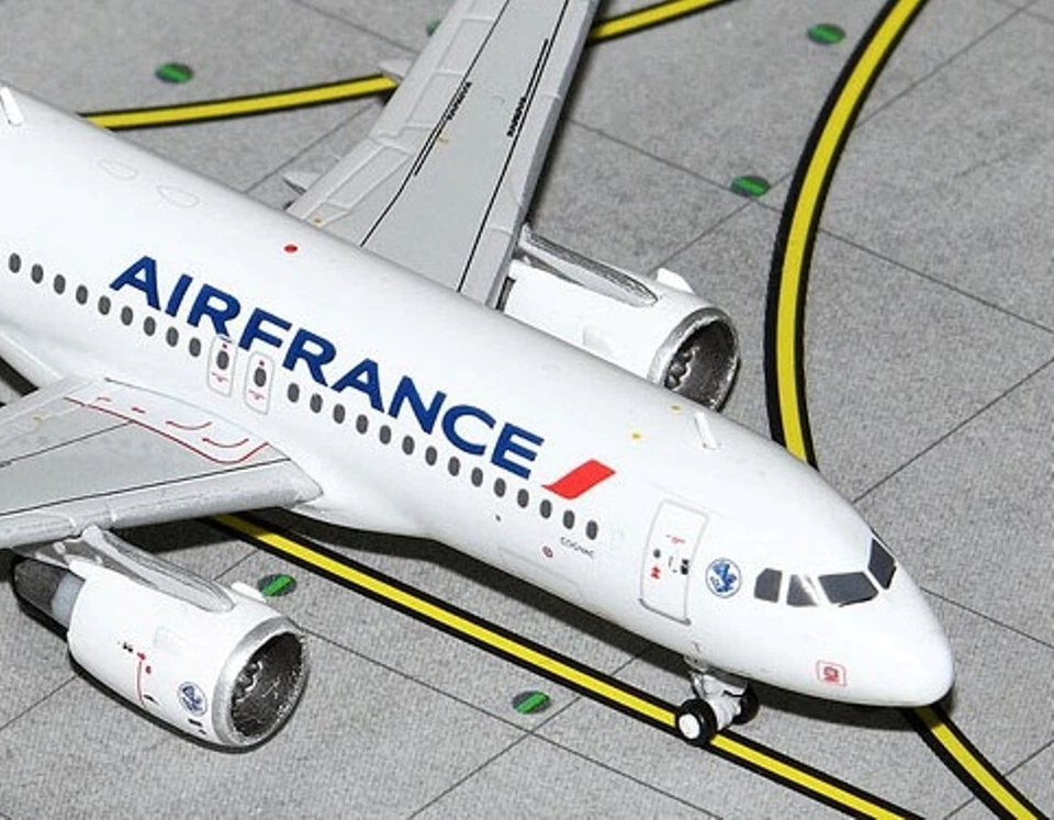 Gemini Jets 1/400 GJAFR2179 Airbus A320-200 Air France, F-HEPF - Immagine 4 di 4