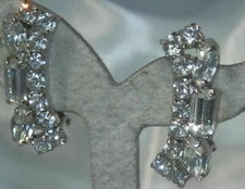 Vintage 70's Posh Pronged Rhinestone Super Sparkly Clip on Earrings 120JL3