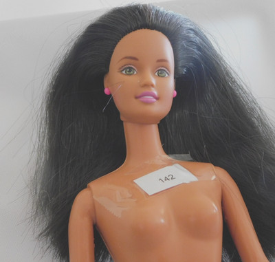 BARBIE DOLL NUDE BLACK DARK BROWN HAIR / GREEN EYES EARRINGS 142