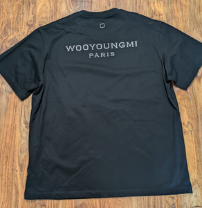 WOOYOUNGMI PARIS　LOGOロンTEE WOOYOUNGMI PARIS LOGOロンTEE Black Back Logo Long Sleeve T-Shirt