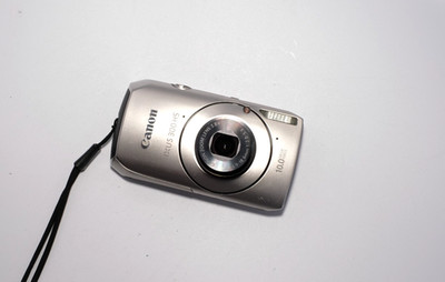 Canon IXUS 300 HS 10.0MP f2.0 4x opt. zoom Digitalkamera vintage digital camera