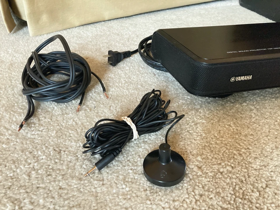 Barra de sonido proyector de sonido digital Yamaha YSP-2200 con subwoofer, micrófono de configuración Foto 2 de 4