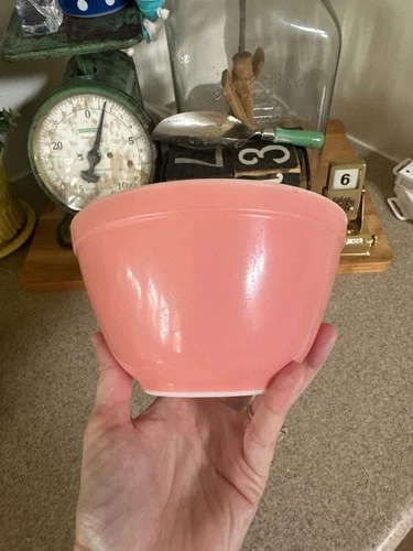 Vintage Pyrex Pink #401 Mixing Bowl
