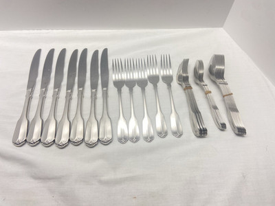 Oneida Deluxe Stainless Flatware 32 Pc Set WM A Rogers Deluxe GLORIA MONTCLAIR