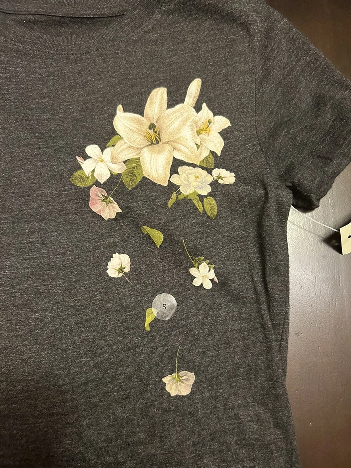 NUEVO Aeropostale Camiseta Negra Juvenil Niña Talla Pequeña Diseño Floral Foto 2 de 4