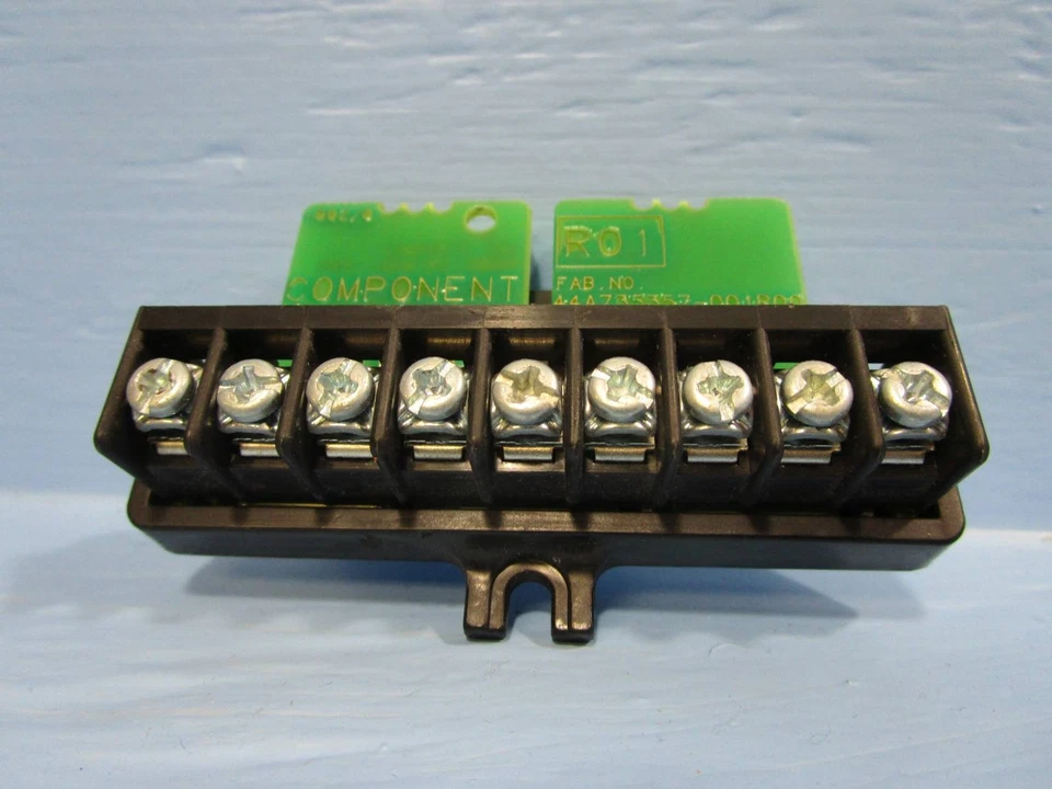 GE Fanuc IC670TBM001C Auxiliary Terminal Barrier Type IC670TBM001 C Aux - Image 2 of 4