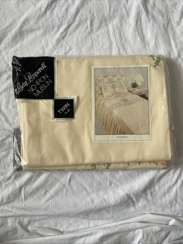 Lady Pepperell No-Iron Twin Flat Sheet Stitchery Design 39x75 In Finished 66x96 - Picture 5 of 8