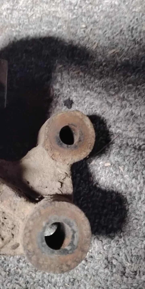 1996 chevy cavalier 2.4L trammision mount oem - Image 2 of 3