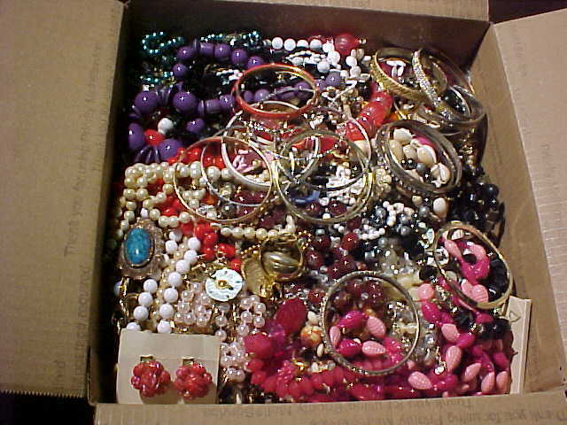 18 Pound Dallas Mall Vintage to Max 81% OFF Now Costume Sell Use Craft Wear Good Jewelry