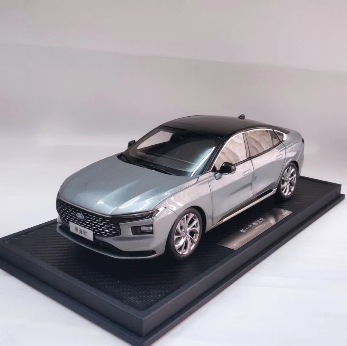 1/18 Ford Mondeo 2022 Diecast Metal Model Car China Ford Dealer