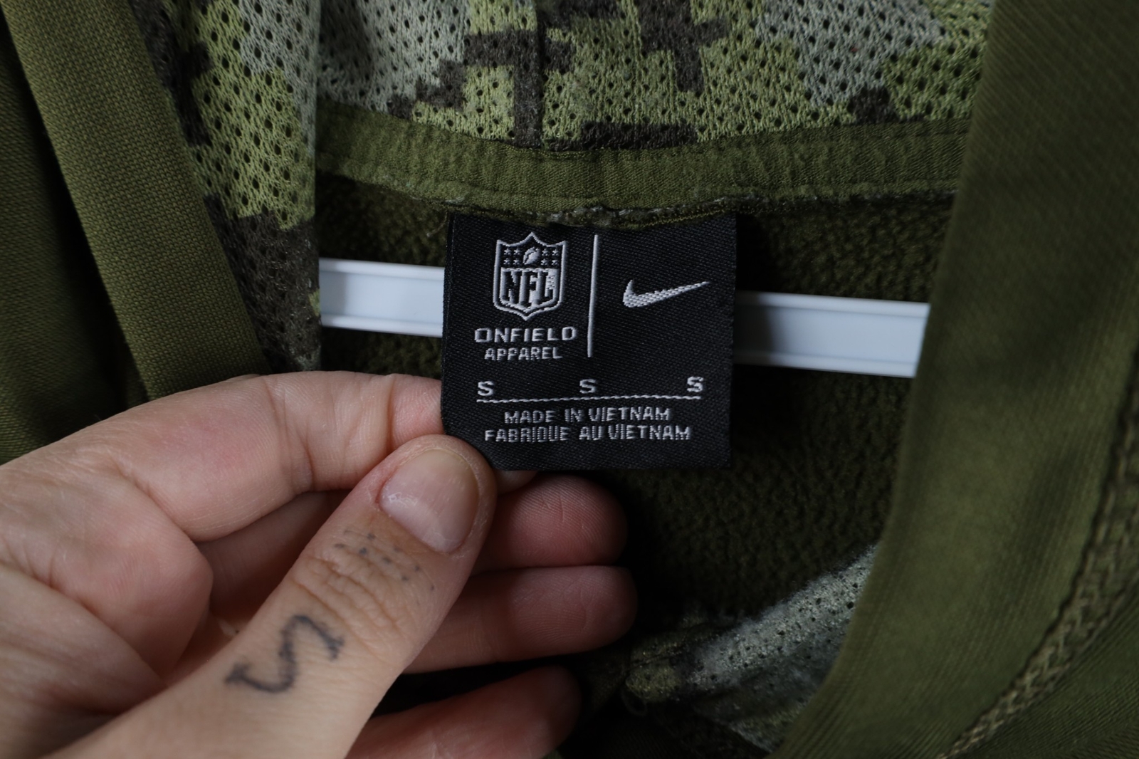 Nike Mens S Distressed Salute To Service New England Patriots Football Hoodie image 9