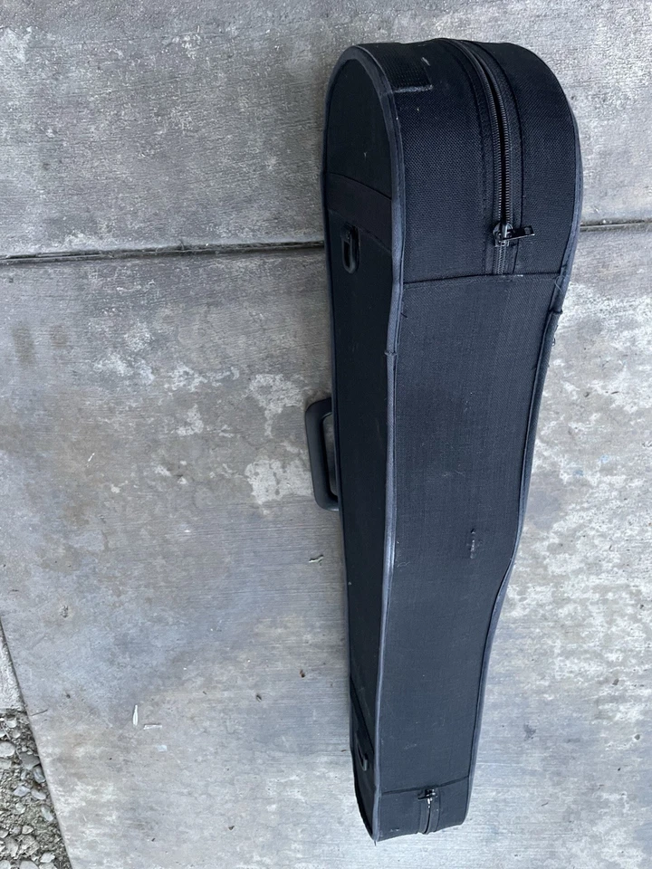 Strunal Model V40 4/4 Violin With Hard Case ,Bow, Made In Luby Czech Republic - Image 2 of 4