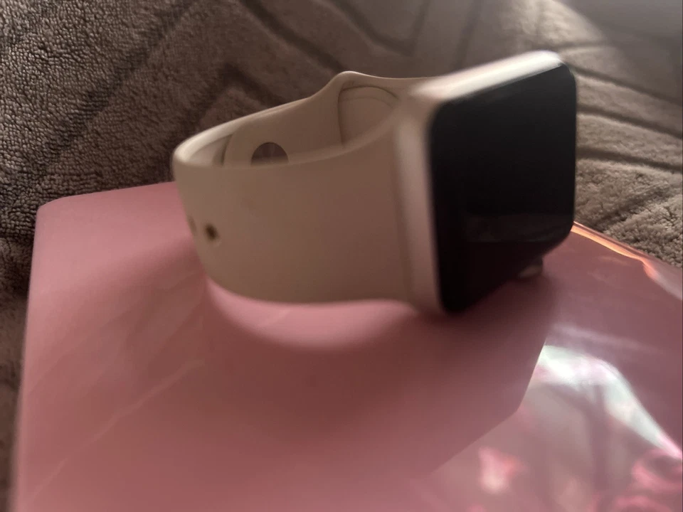 Apple Watch Series 3, 38mm Silver, Unlocked - Image 3 of 4