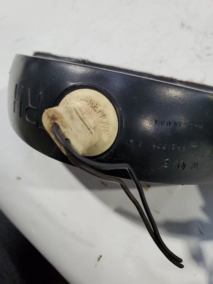 1987 1988 Cadillac Fleetwood OEM Front Right Turn Signal 5931774 - Image 4 of 4