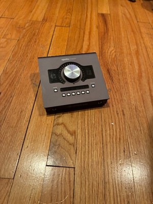 VERY CLEAN Universal Audio Apollo Twin Thunderbolt Audio Interface with cables!